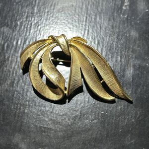 Vintage Ribbon Bow Brushed Gold Tone Brooch